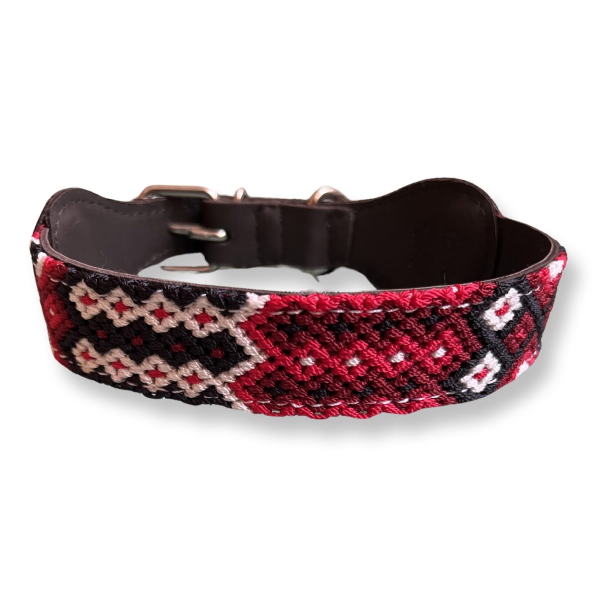 COLLAR ARTESANAL PARA MASCOTA COLOR ROJO NEGRO BLANCO - Imagen 1